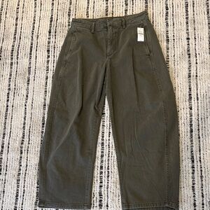 GAP Women's Olive Cropped Pants